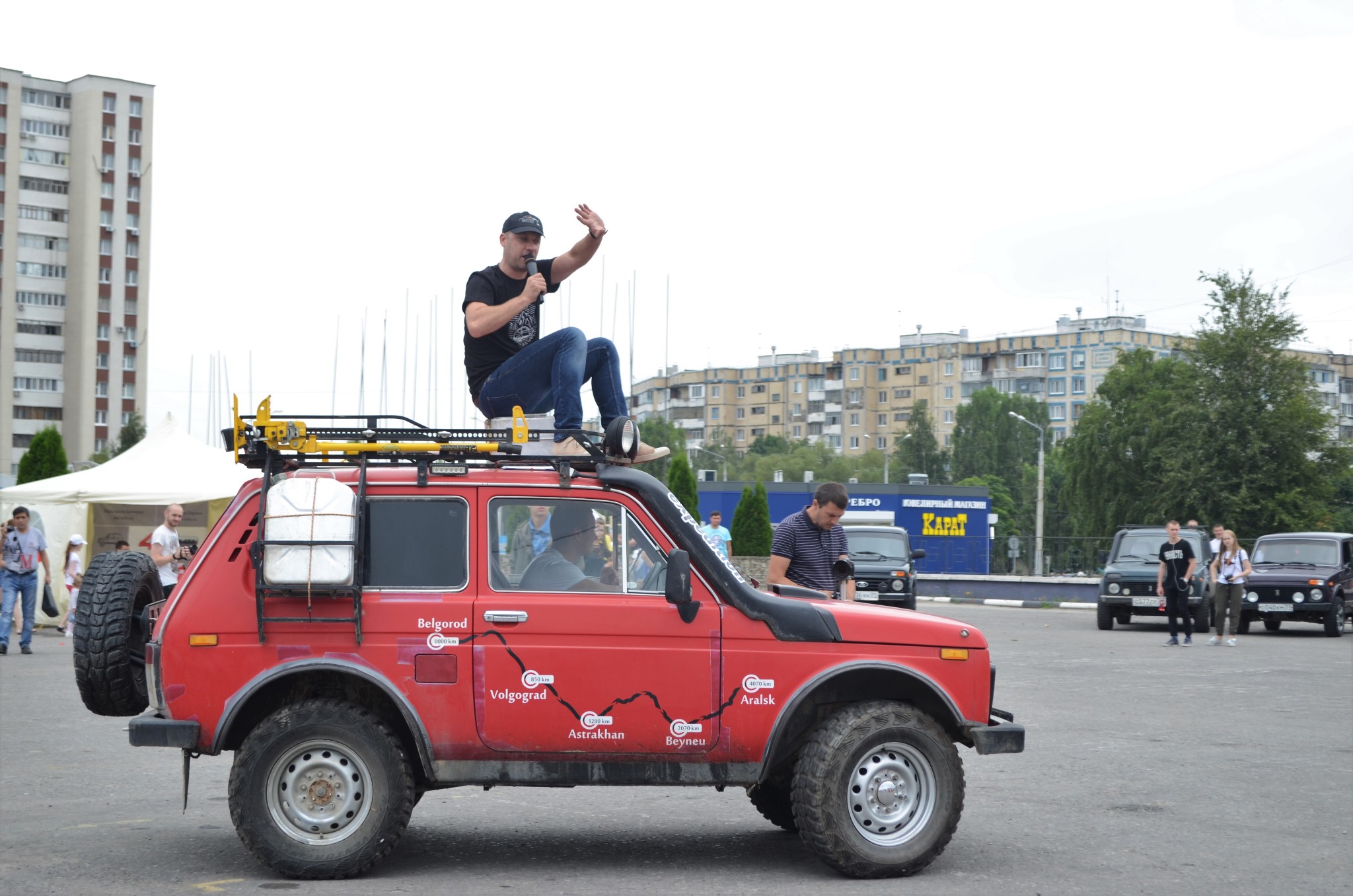 Легендарный вездеход. В Белгороде отметили юбилей автомобиля Lada 4х4 —  FONAR.TV