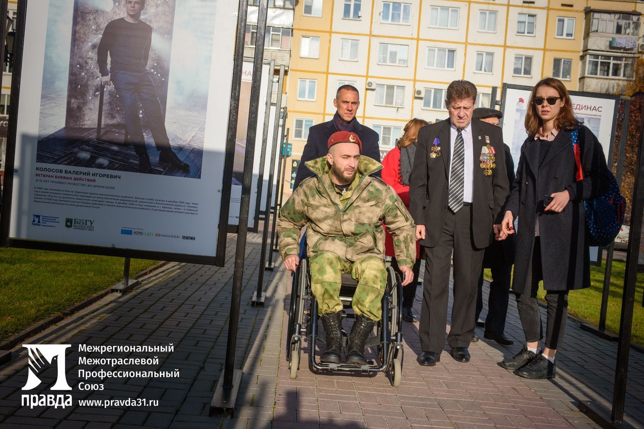 «Знать и говорить о подвигах наших героев». Как в Белгороде открывали вторую фотовыставку «Герои России, какими их не видел никто»*