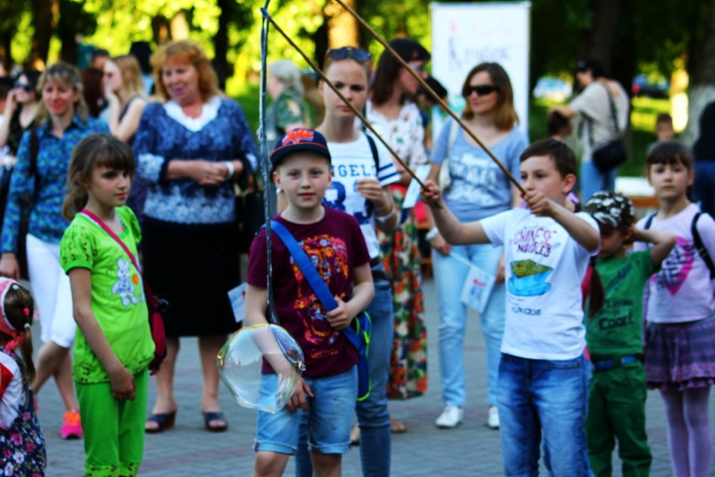 Фестиваль живу. Детские и молодежные организации в Белгороде. Ребенок 5 лет обычный на фестивале.