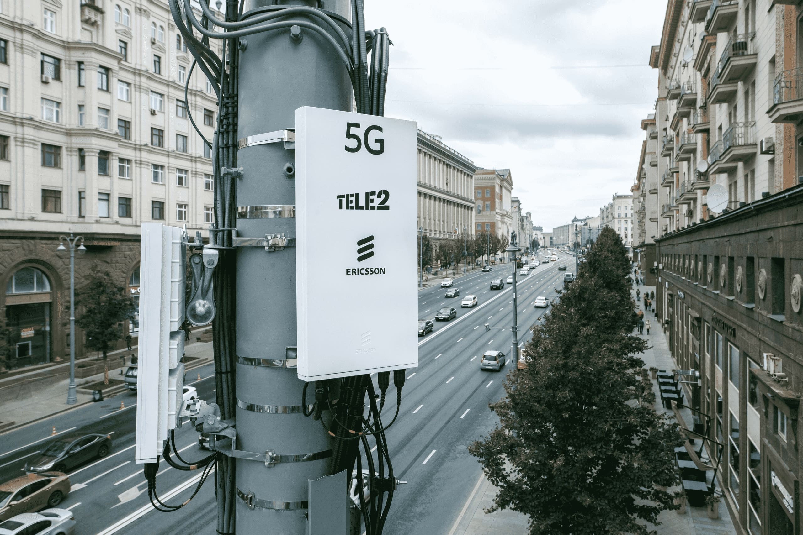 5g в москве. Вышки 5g в России. Столбы 5g. Вышка 5g на Тверской. Станция 5g.