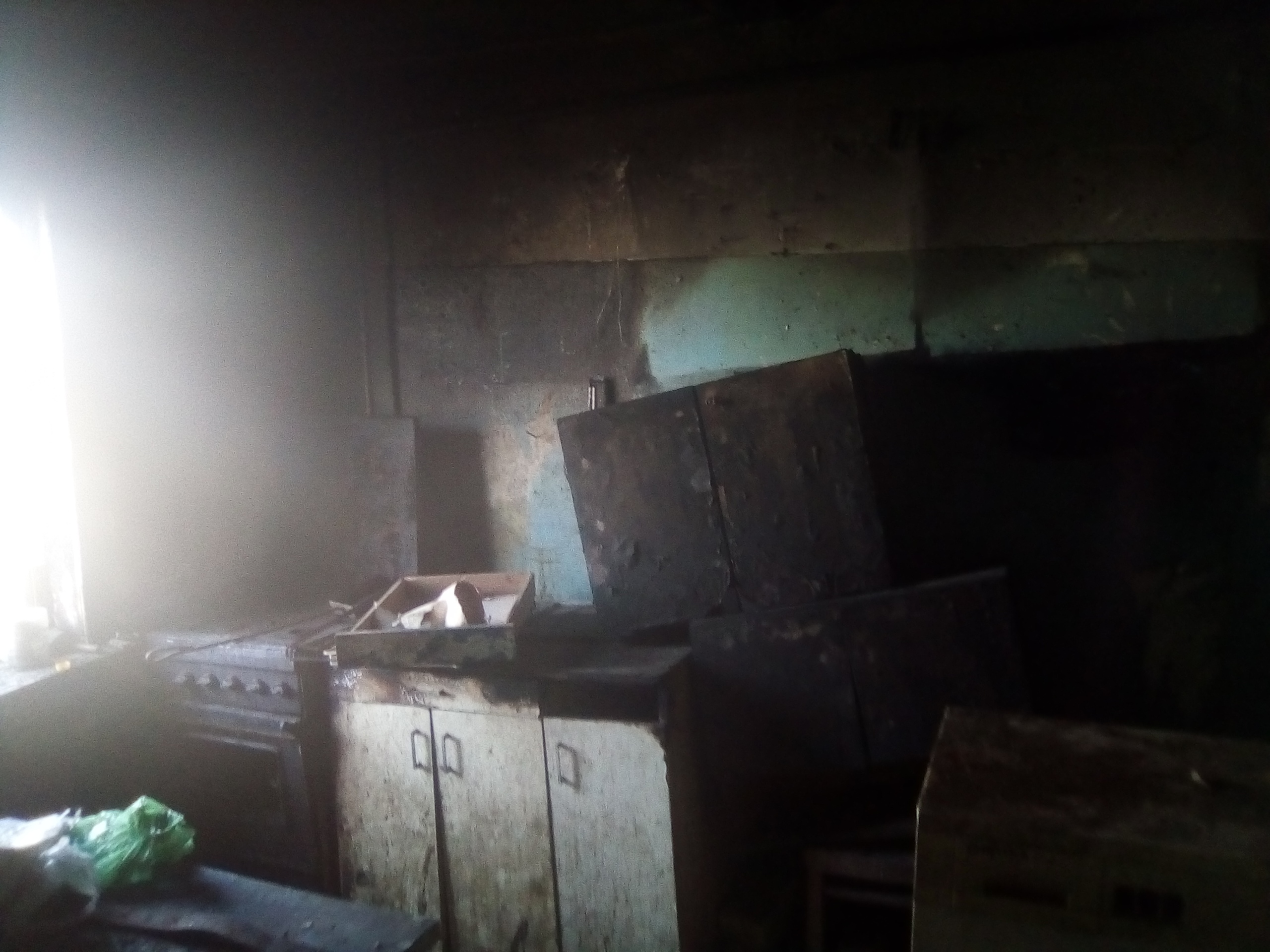 В Корочанском районе у многодетной семьи сгорел дом. Вот что предоставила администрация для временного проживания [фото]