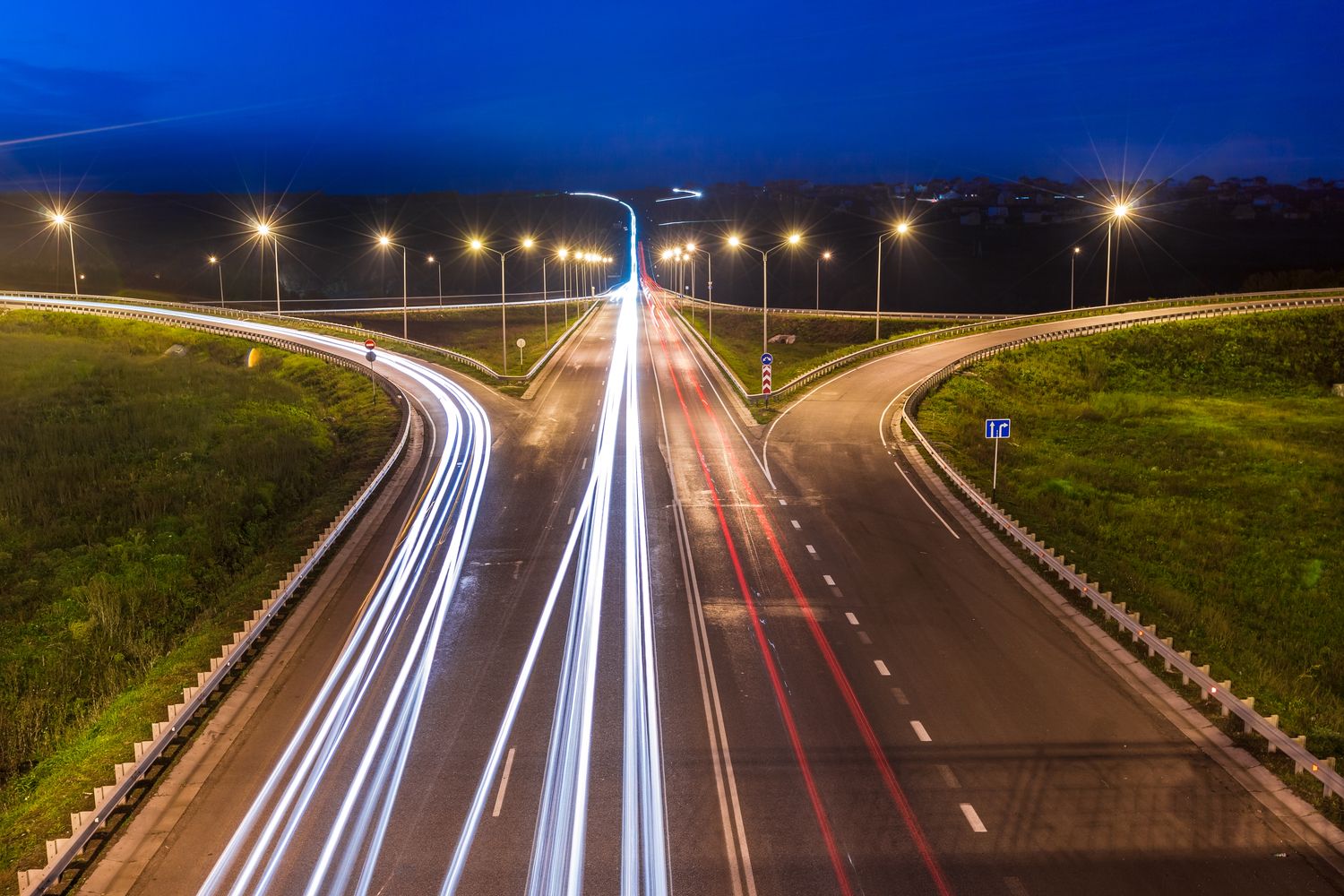 Белгородские энергетики за год обеспечили электроснабжение 3 тысяч дорожных светильников