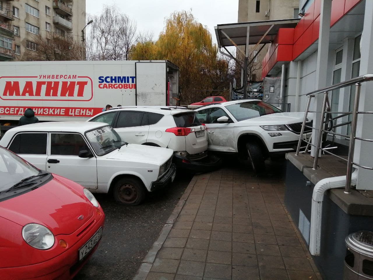 В Белгороде сотрудники ДПС, похоже, воспользовались новыми поправками в  закон «О полиции». Вот история пострадавшего и разбор закона — FONAR.TV