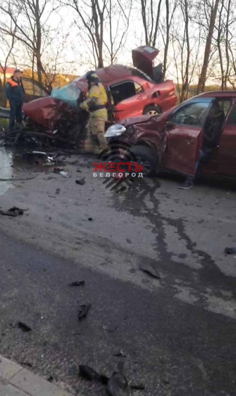 ​В Белгороде при столкновении трёх машин погибли два человека
