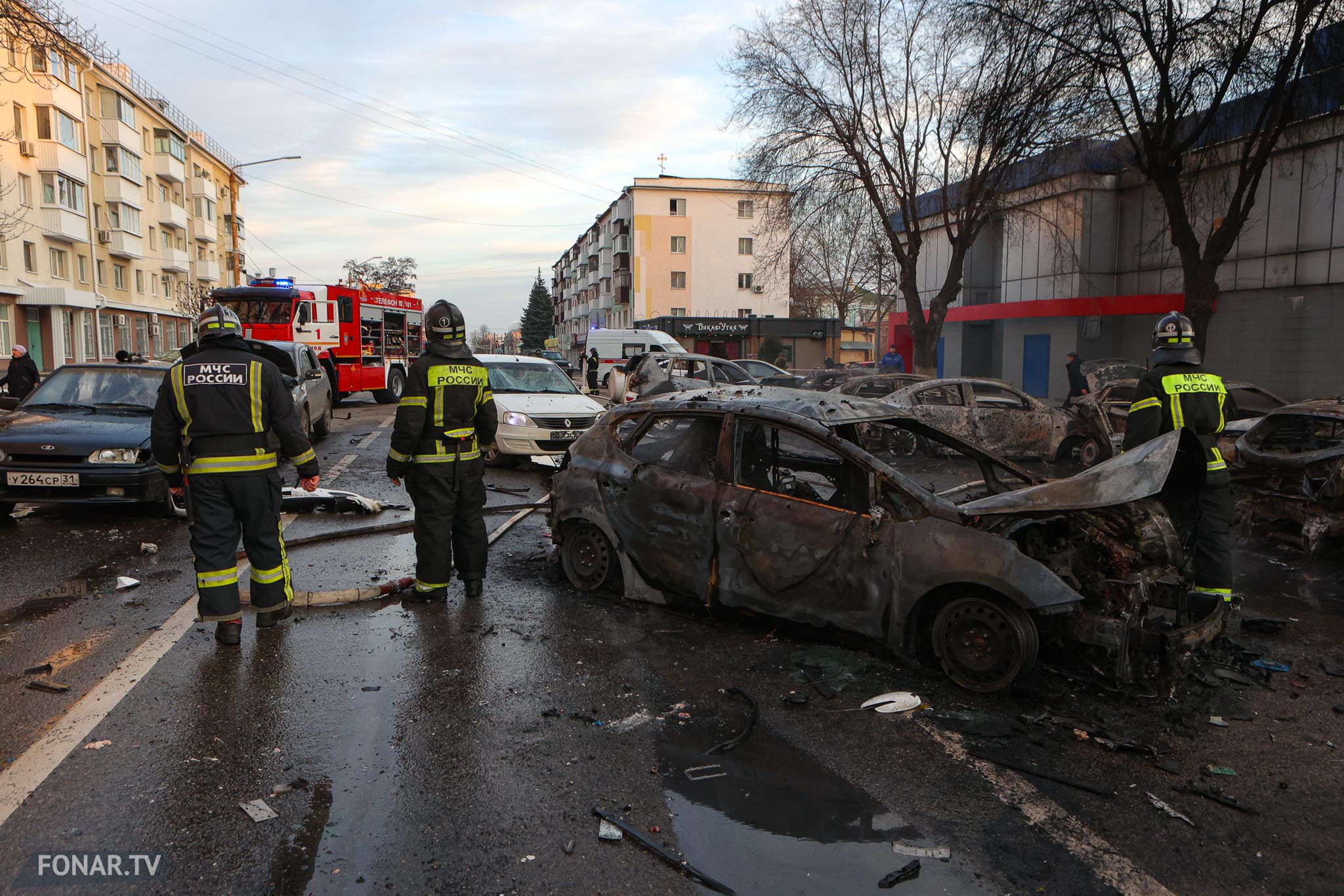 Белгородцы несут цветы и игрушки к мемориалу погибшим 30 декабря — FONAR.TV