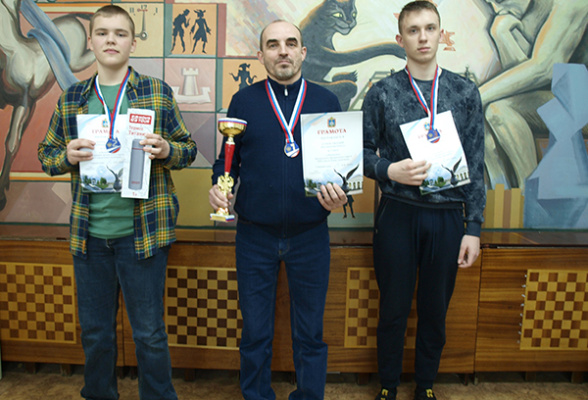 Тренер белгородской спортшколы стал чемпионом ЦФО по шахматному блицу