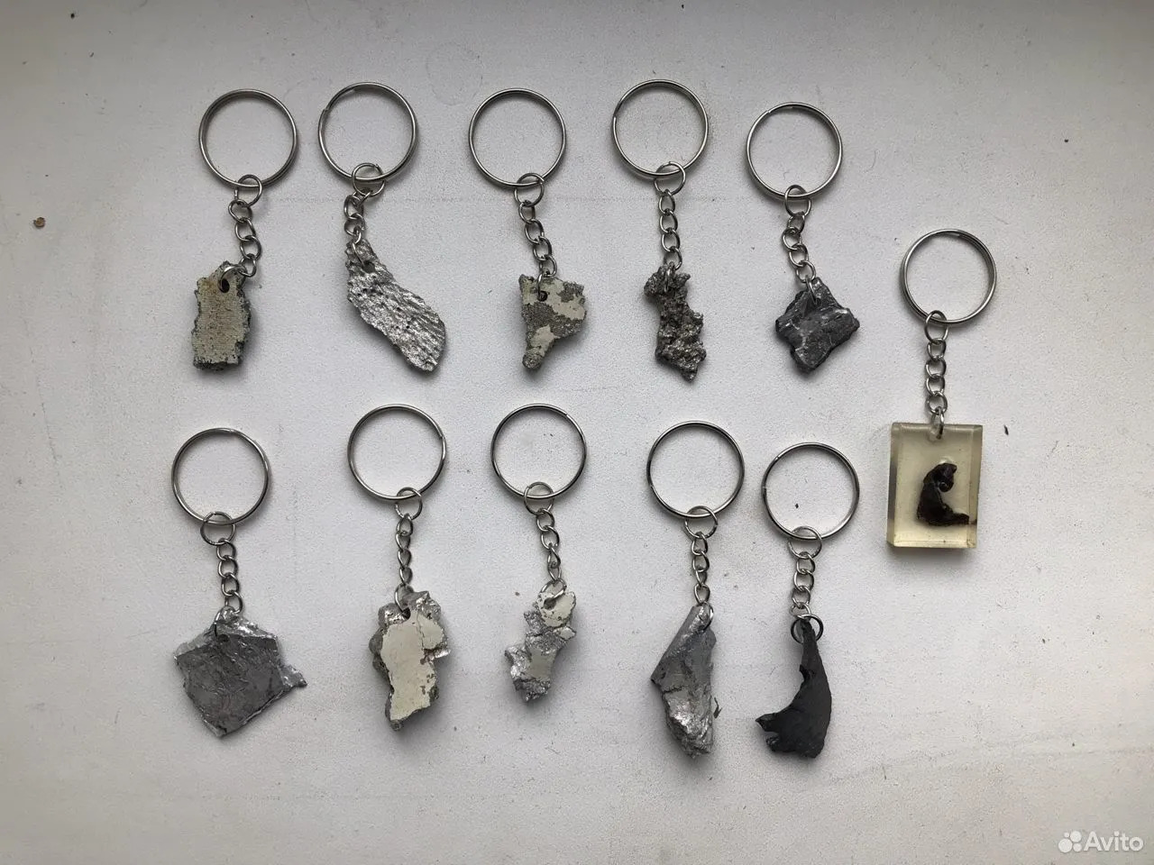 «Вампир» на ключах: белгородец продаёт брелоки из найденных после работы ПВО осколков